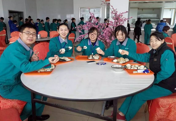 潔神股份冬至包餃子 情暖員工心 